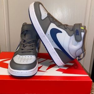 Court Borough Mid 2 (PSV) size: 2